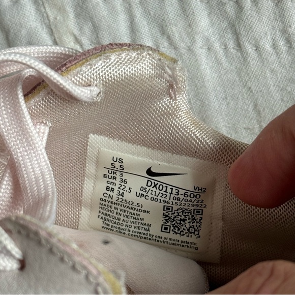 Nike Air Max Excee Sneaker - Picture 7 of 8